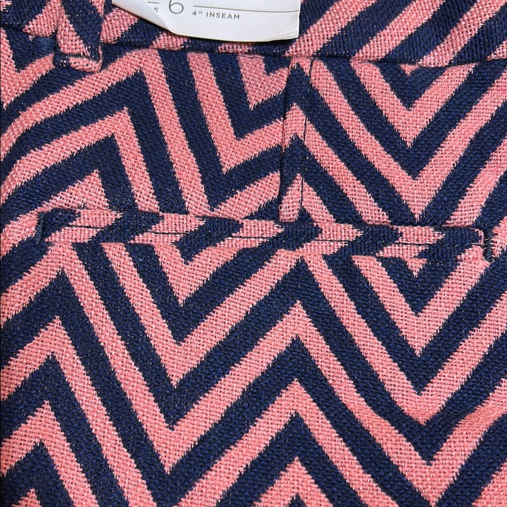 #0188- NWT LOFT Riviera Pink & Navy Slant Picket Chevron Shorts-6 - Picture 6 of 11